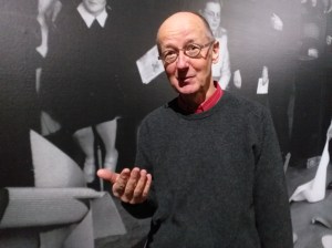 Rob Kievit, sprekend met foto-achtergrond van Bauhaus-studenten